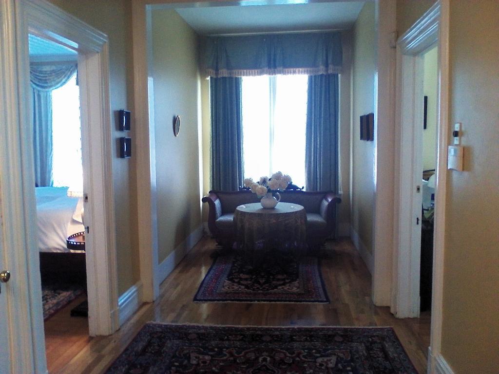 A Kingston Bed & Breakfast エクステリア 写真