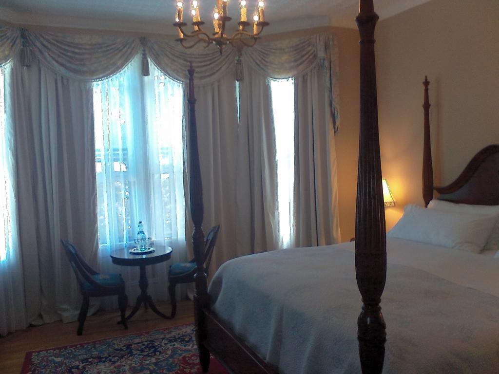 A Kingston Bed & Breakfast エクステリア 写真